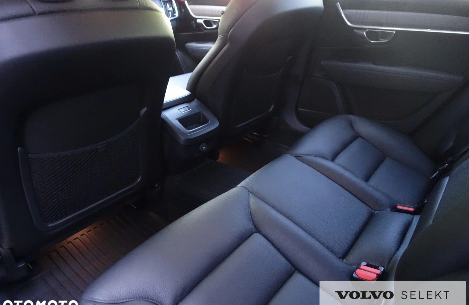 Volvo V90 Cross Country cena 168900 przebieg: 141575, rok produkcji 2021 z Radomsko małe 667
